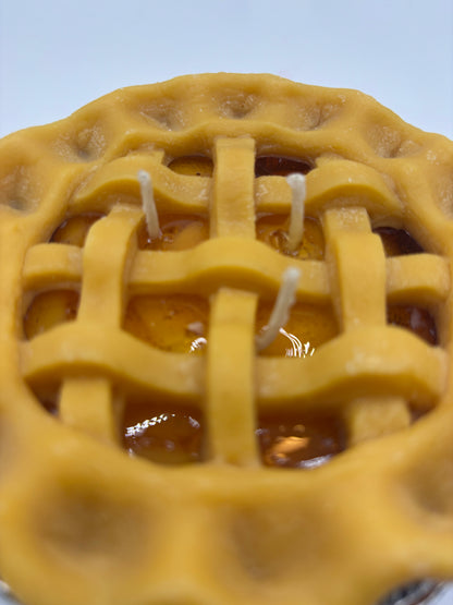 Dutch Apple Pie Candle with Lattice Crust – 8 oz, 3-Wick Realistic Dessert Candle
