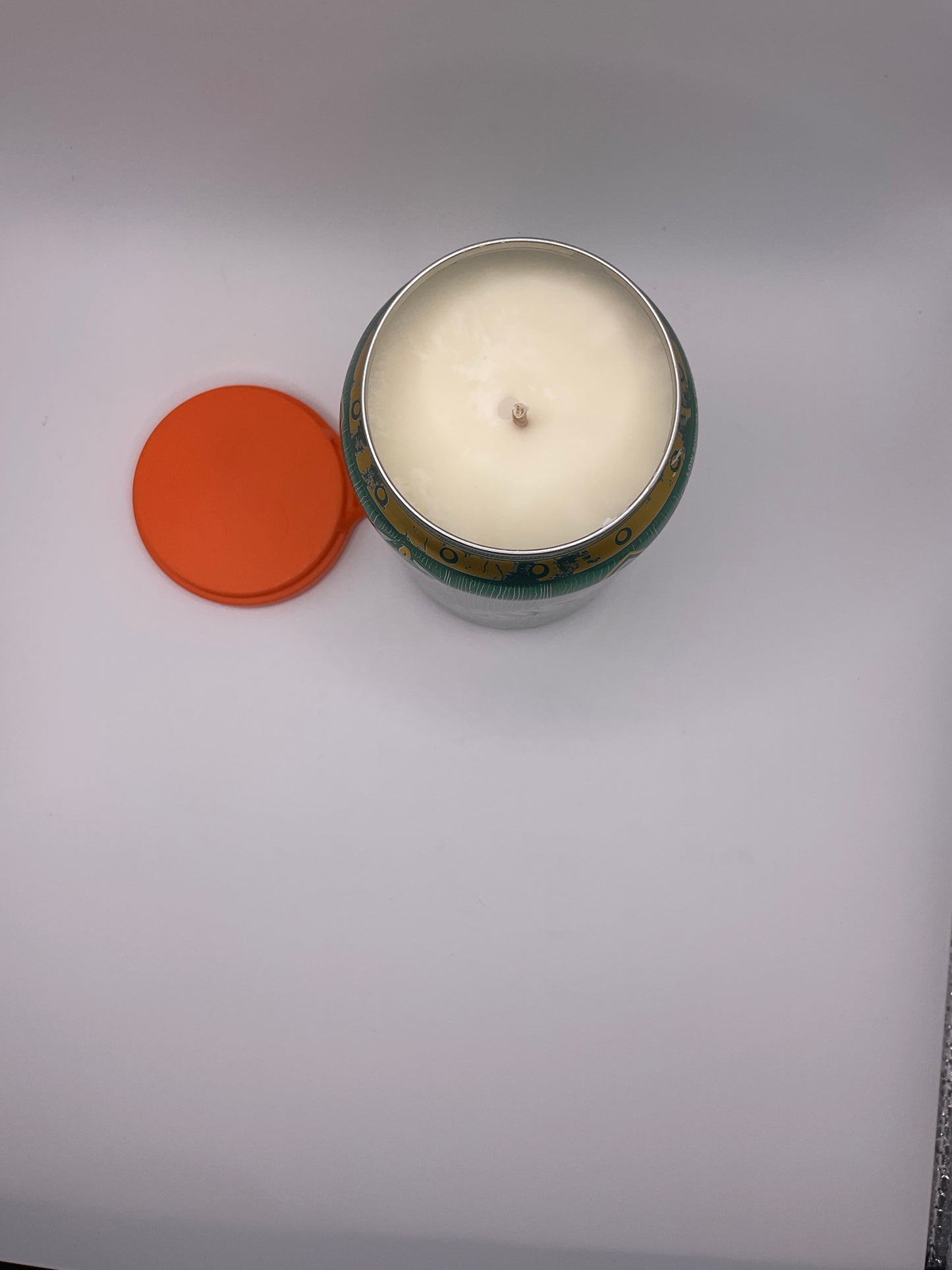 Popular Ginger Ale-Inspired Candle – Detroit Pride in Every Flicker!